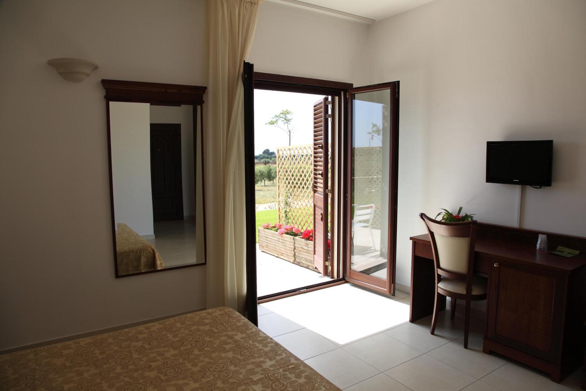 Agri Hotel Conte Salentino Sant Isidoro  Ngoại thất bức ảnh
